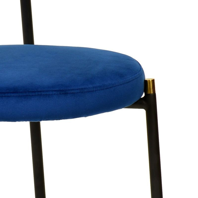 LeisureMod 5-Piece Dining Set with 36" Round Dining Table Black Sintered Stone Top and Black Pedestal with 4 Velvet Dining Chairs in Black Steel Legs in Navy Blue Seat Closeup.