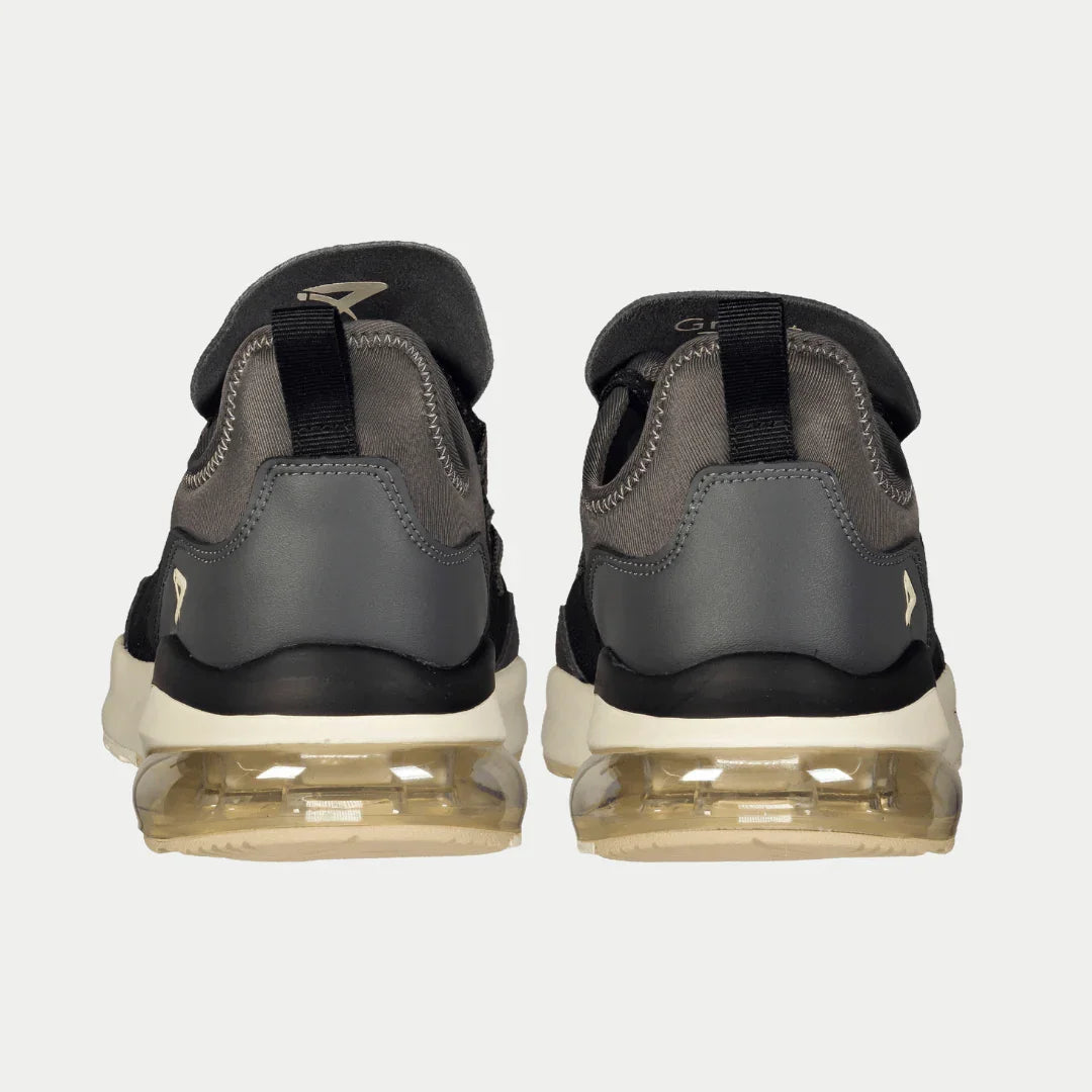 LA Gear Men’s Runyon Low Top Black x Gray Back View.