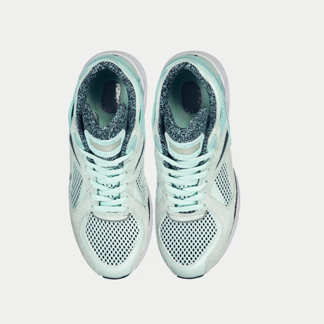 LA Gear Women's Catapult Light-Up Low Top Mint and Black Top View.