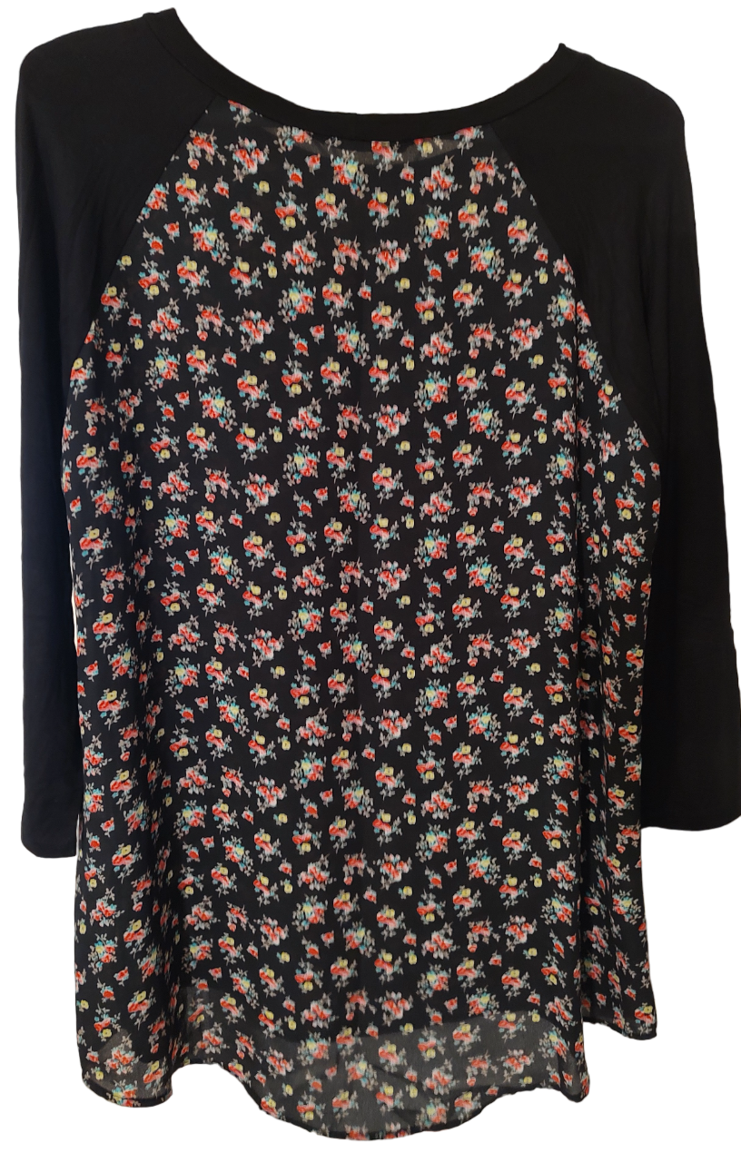 Woman's Top 1049 Clothing Apparel