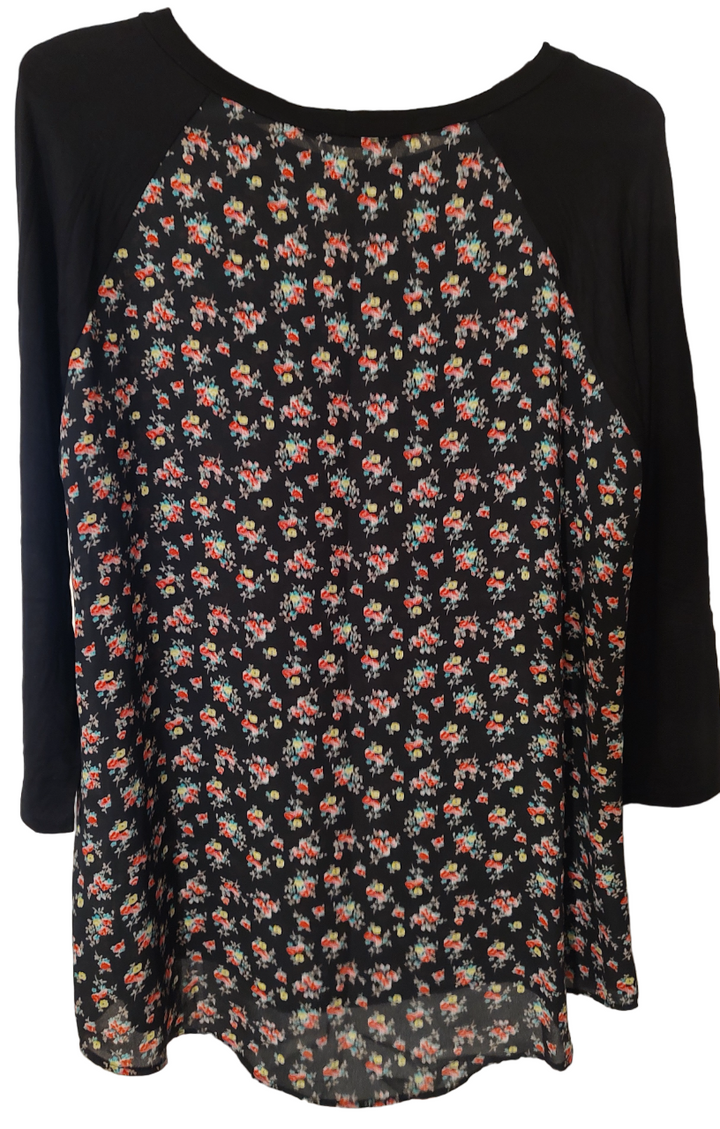 Woman's Top 1049 Clothing Apparel