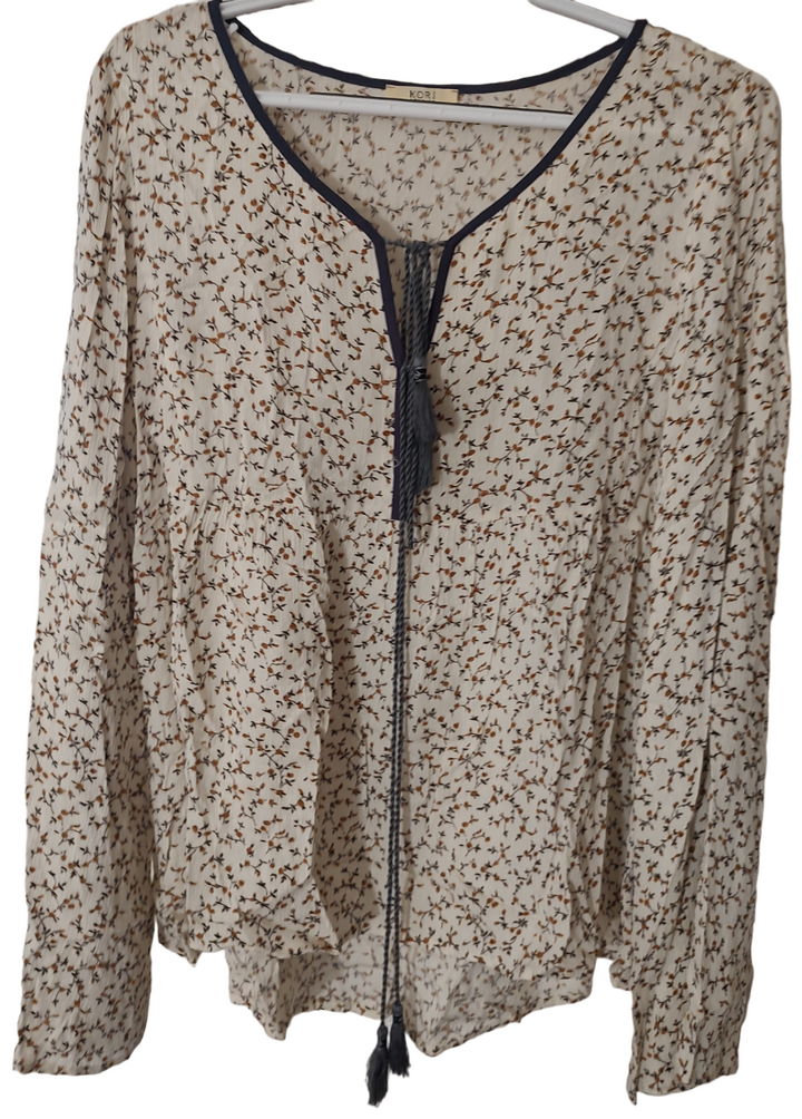 Woman's Top 1044 Clothing Apparel