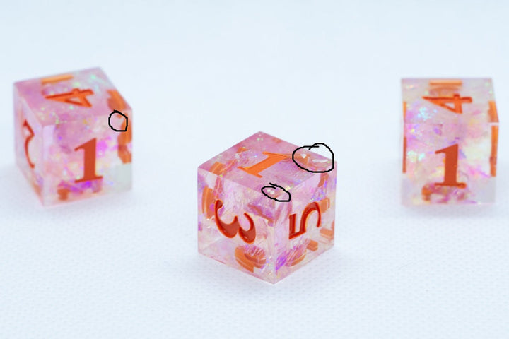 Nectar Sharp Edge Resin d6-Dice (Clear Shimmer w/ Orange Numbers) [subtle imperfection]