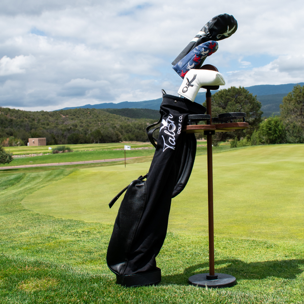 Talon Sunday Bag on the Green.