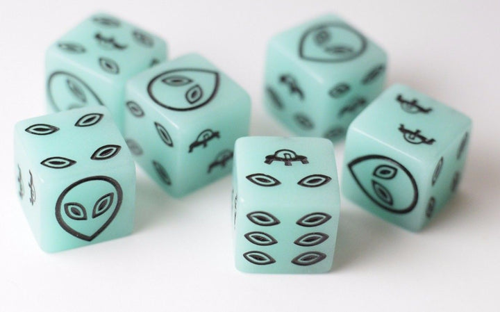 NEW Green Dice with Black Aliens GLOWS Dice 6 Sided Bunco RPG D6 16mm Roll
