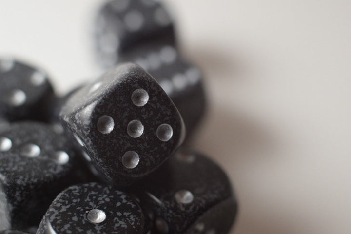 Ninja Speckled 16mm D6 Pipped | Black/Grey (sold per piece)