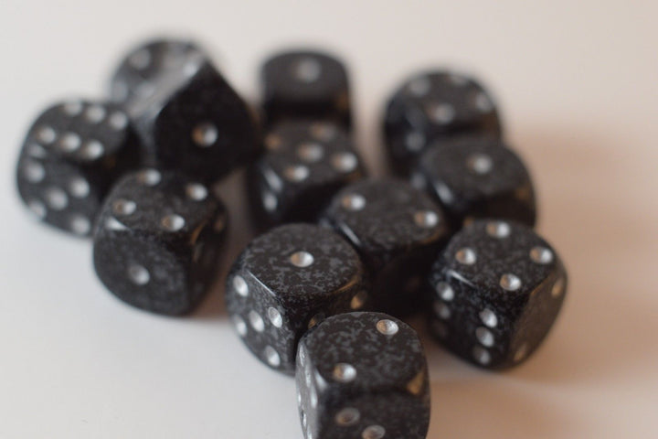 Ninja Speckled 12mm D6 Pipped