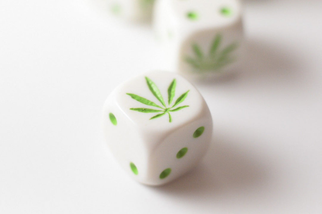 Six Sided D6 16mm Marijuana dice Die White with Green Pips 420 RPG (per piece)