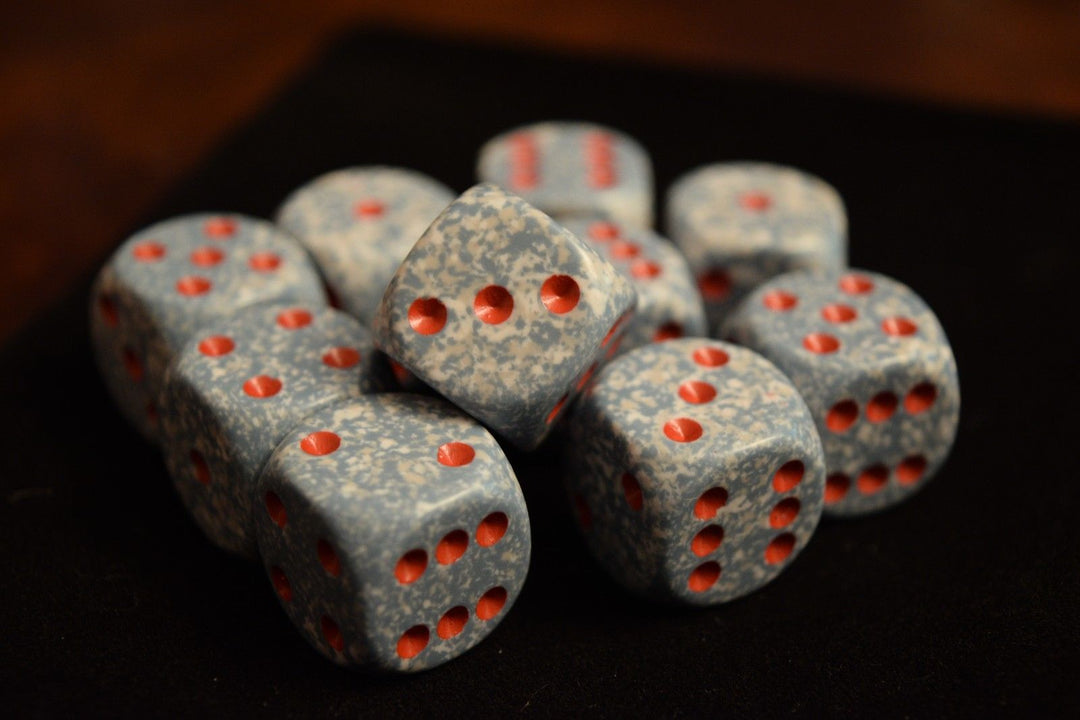 Air Speckled Grey & White w/Red Pips Chessex | White/Grey/Red (sold per die)