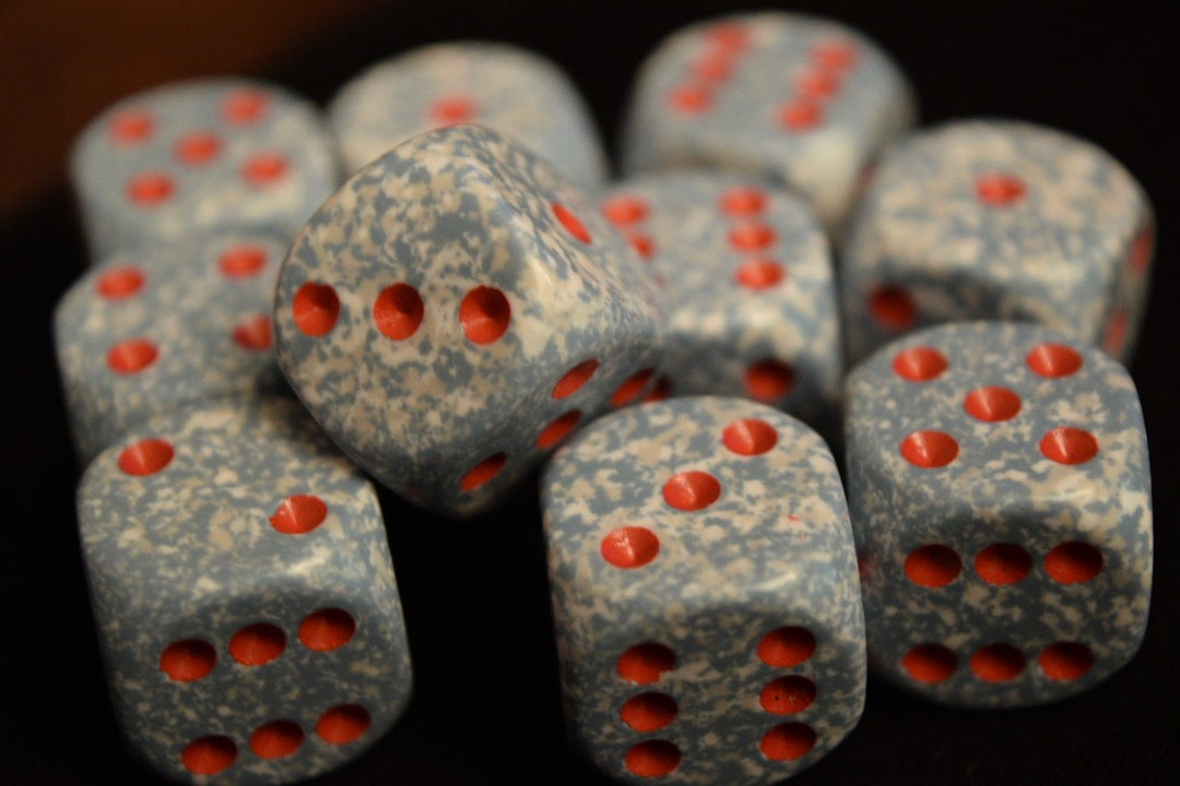 Air Speckled Grey & White w/Red Pips Chessex | White/Grey/Red (sold per die)