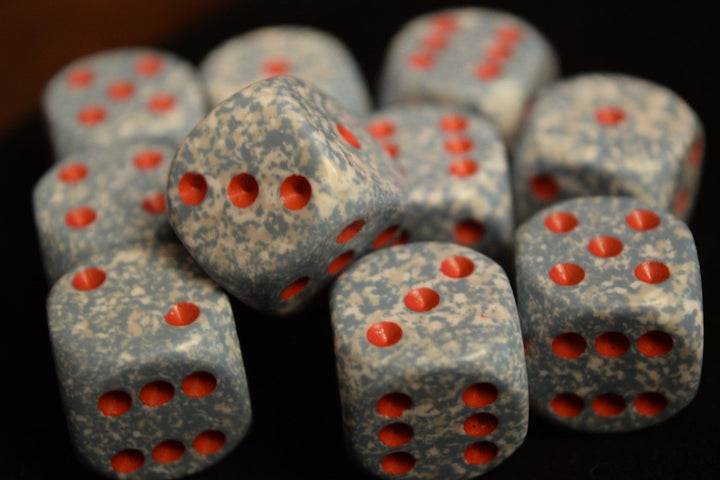 Air Speckled Grey & White w/Red Pips Chessex | White/Grey/Red (sold per die)