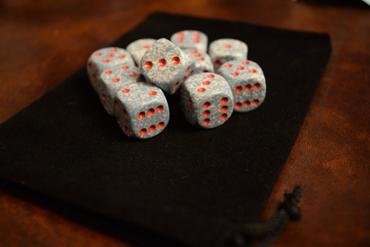 Air Speckled Grey & White w/Red Pips Chessex | White/Grey/Red (sold per die)