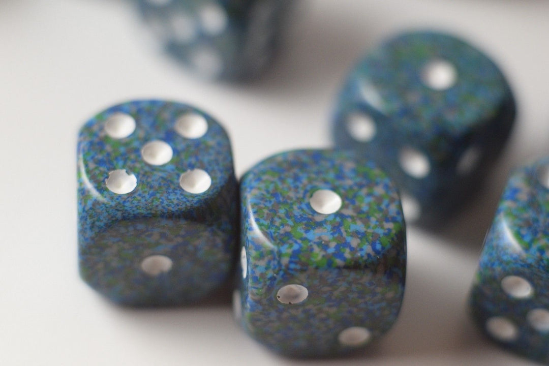 Sea Speckled 16mm D6 Pipped | Green/Blue/White (sold per die)