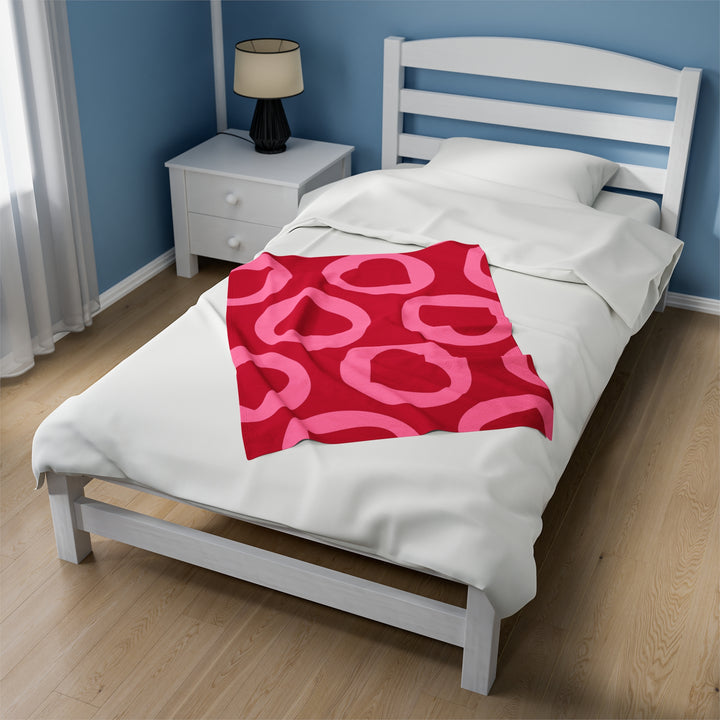 Heart on Pink Circle Velveteen Plush Blanket