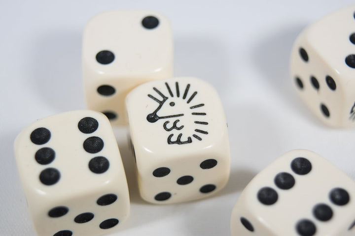 Hedgehog Opaque Dice 16mm D6 Koplow Dice - with Black Pips