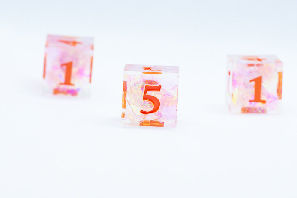 Nectar Sharp Edge Resin d6-Dice (Clear Shimmer w/ Orange Numbers) [subtle imperfection]