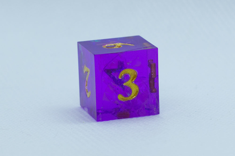 Pinnacle of Purple Sharp Edge Resin d6 / d20-Dice (Purple w/ Gold Numbers)