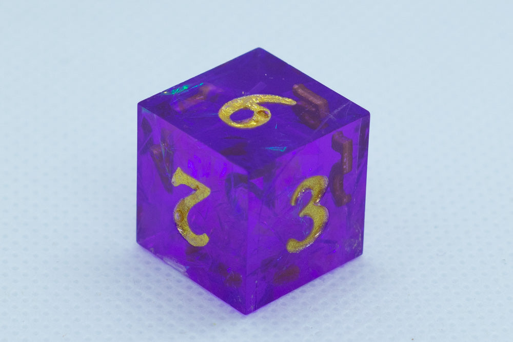 Pinnacle of Purple Sharp Edge Resin d6 / d20-Dice (Purple w/ Gold Numbers)
