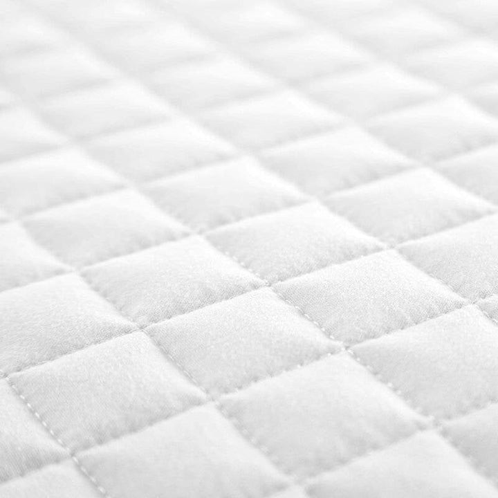 Full/Queen Lightweight White Ultra Soft 3-Piece Microfiber Quilt Set