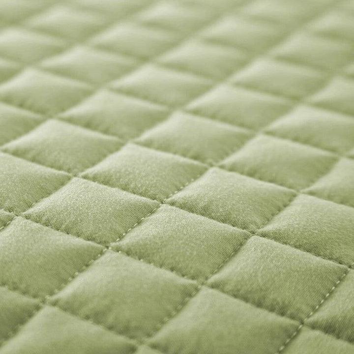 Full/Queen Lightweight Sage Ultra Soft 3-Piece Microfiber Quilt Set
