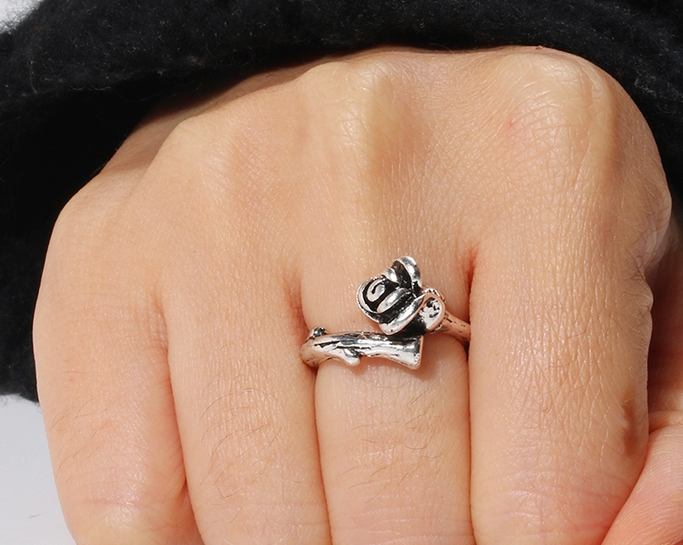 Flower Rose Ring Metal for Cosplay Game Night Dungeons and Dragons (adjustable)