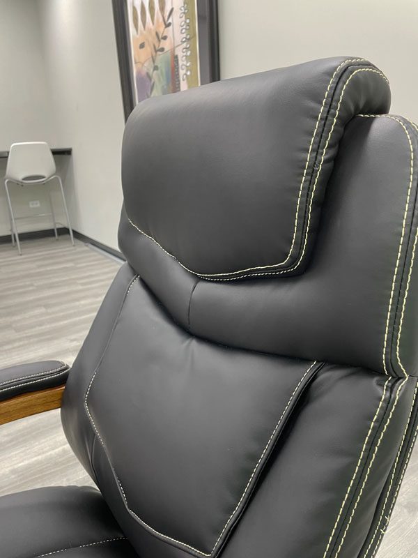 Black Leather Office Chair with Wood Arms and Base Backrest