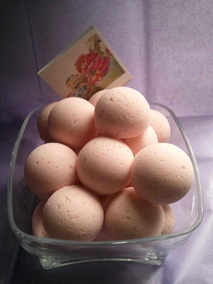 14 Bath Bombs (Buttercream Cupcake) Gift Bag