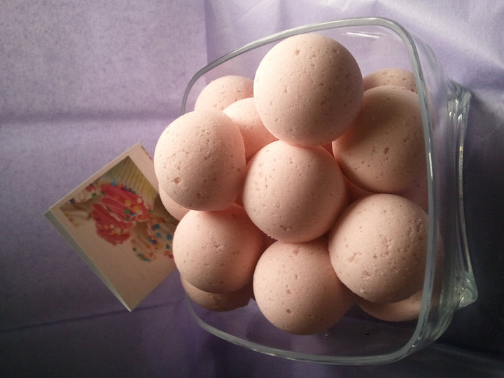 14 Bath Bombs (Buttercream Cupcake) Gift Bag