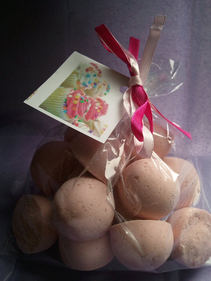 14 Bath Bombs (Buttercream Cupcake) Gift Bag