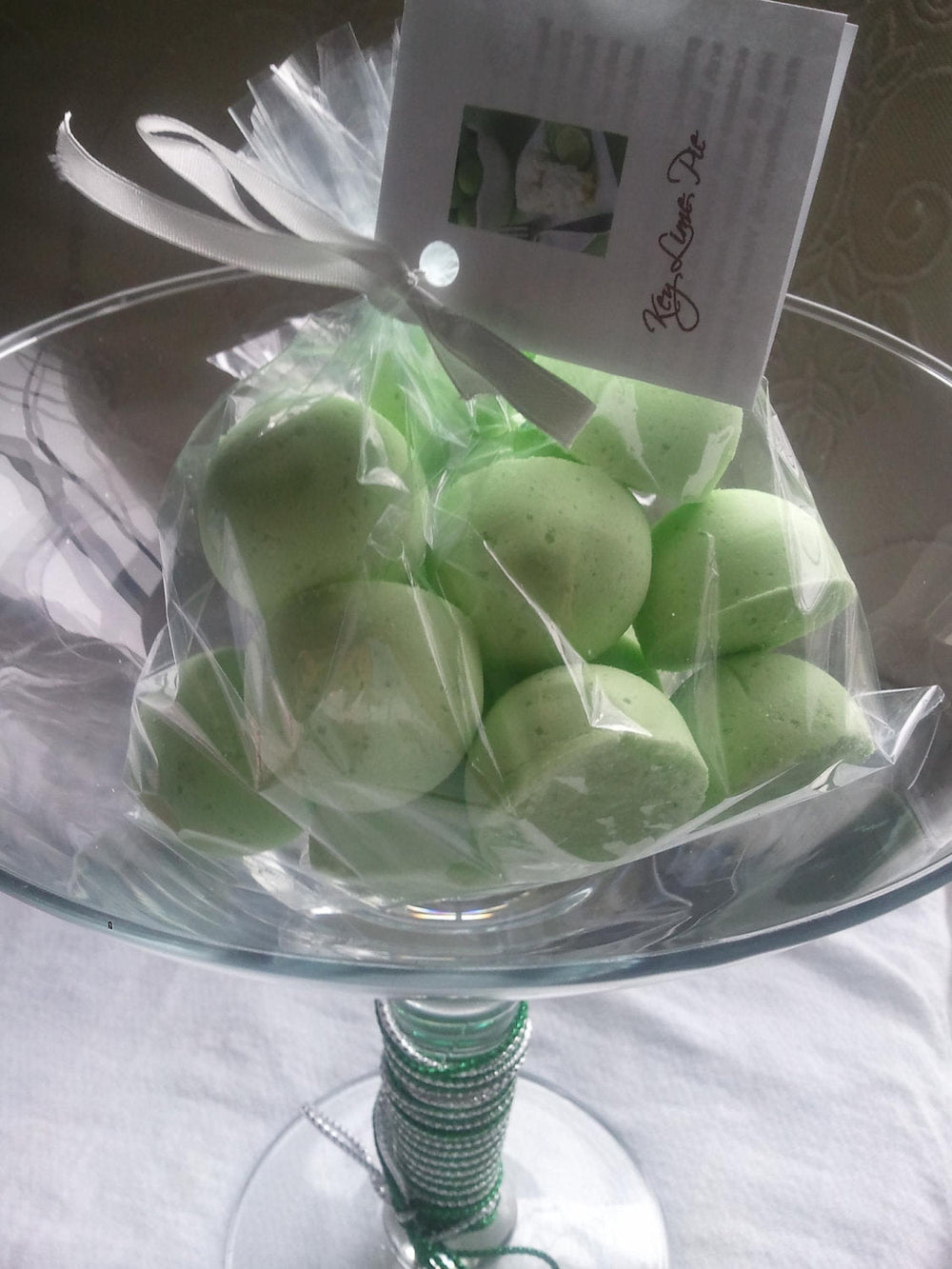 14 Bath Bombs in Key Lime Pie Fragrance Gift Bag (with 7 oils)