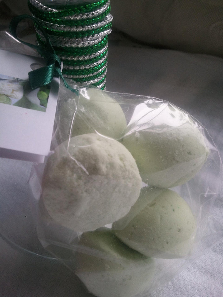 14 Bath Bombs in Key Lime Pie Fragrance Gift Bag (with 7 oils)