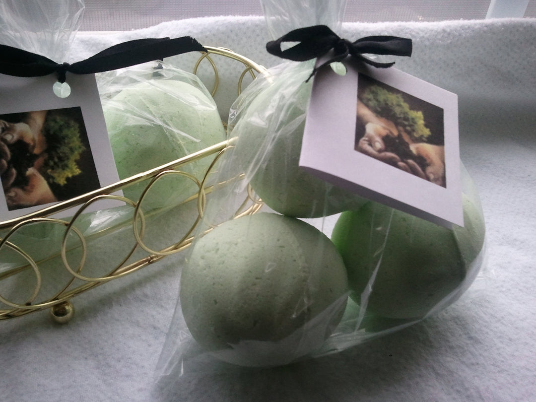 14 Bath Bombs in Bonsai Fragrance Gift Bag