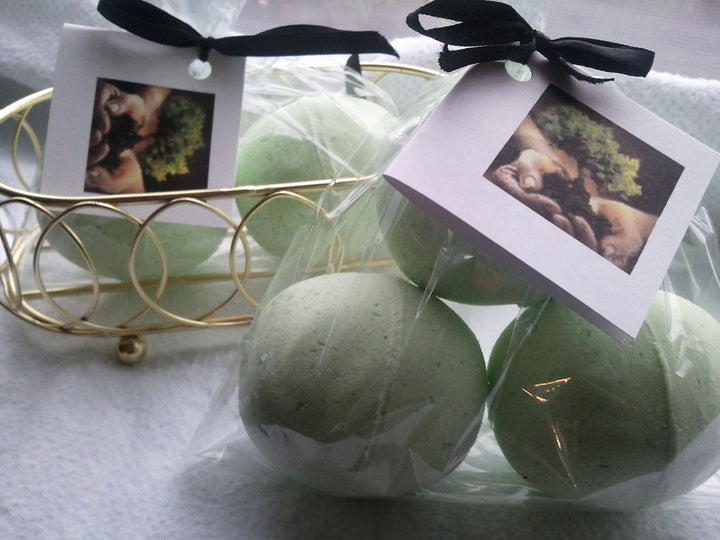 14 Bath Bombs in Bonsai Fragrance Gift Bag