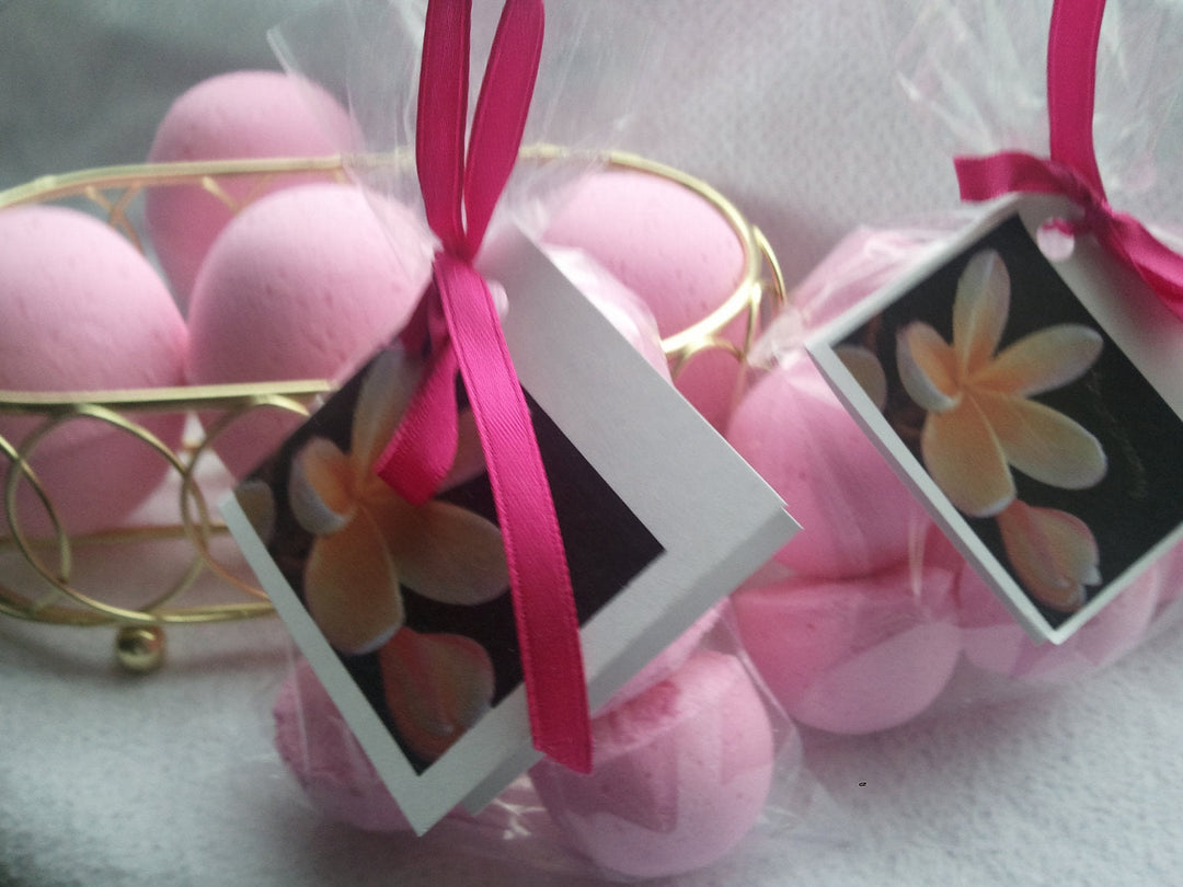14 Bath Bombs in Plumeria Fragrance Gift Bag