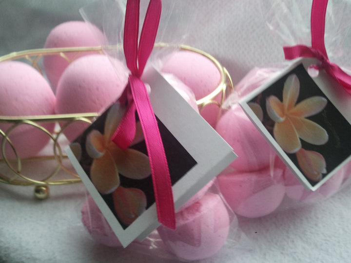 14 Bath Bombs in Plumeria Fragrance Gift Bag