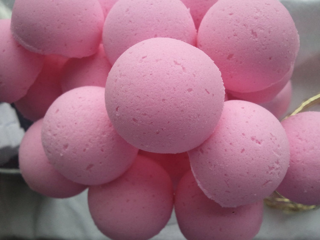 14 Bath Bombs in Plumeria Fragrance Gift Bag