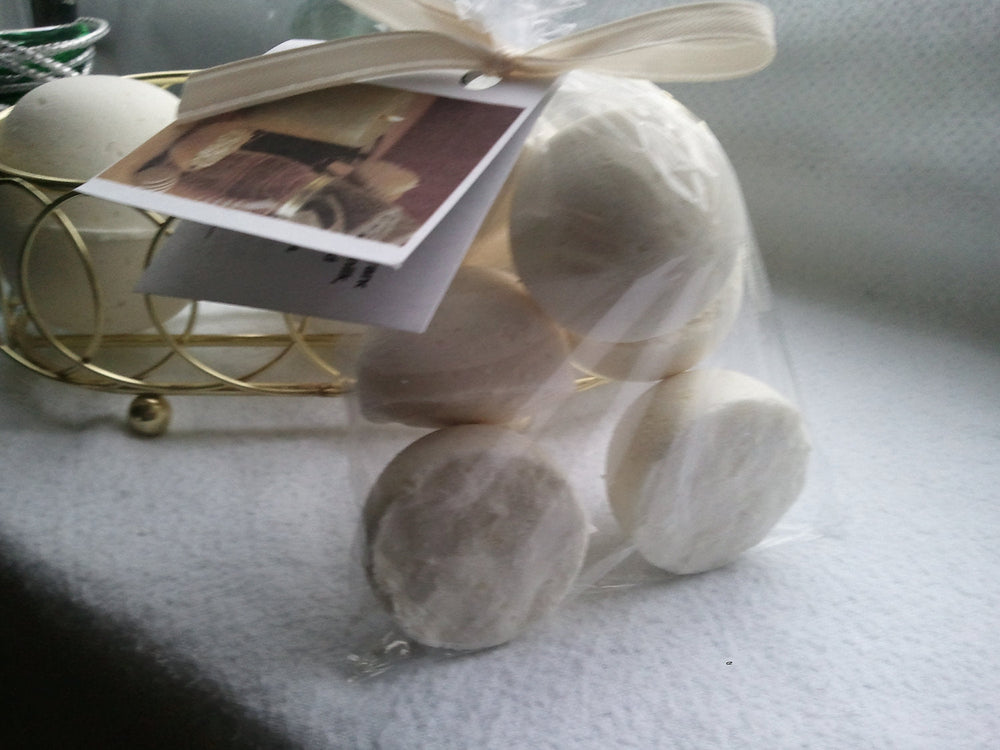 14 Bath Bombs in Oatmeal, Milk and Honey Fragrance Gift Bag