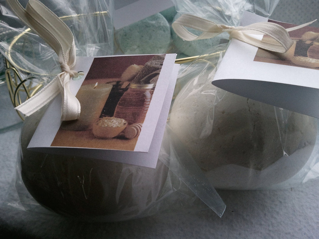 14 Bath Bombs in Oatmeal, Milk and Honey Fragrance Gift Bag