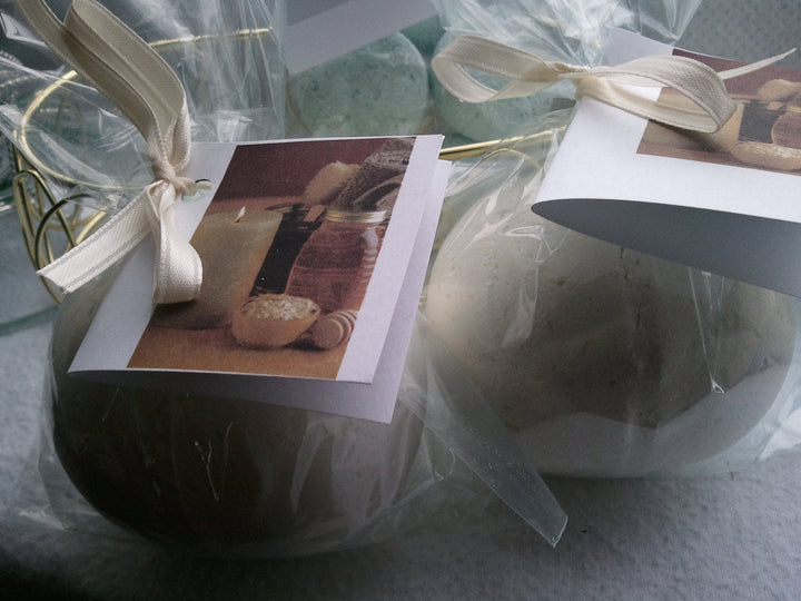 14 Bath Bombs in Oatmeal, Milk and Honey Fragrance Gift Bag