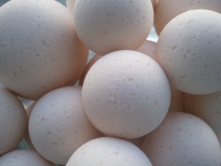 14 Bath Bombs 1 oz. each (Strawberries and Champagne) Gift Bag