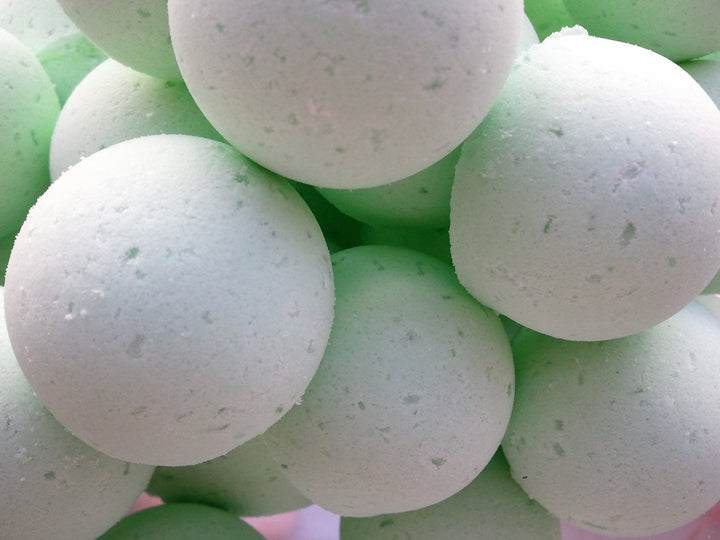14 Bath Bombs in Coconut Lime Fragrance