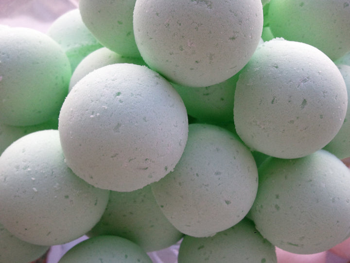 14 Bath Bombs in Coconut Lime Fragrance