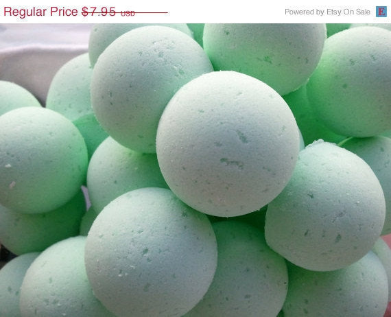 14 Bath Bombs in Coconut Lime Fragrance