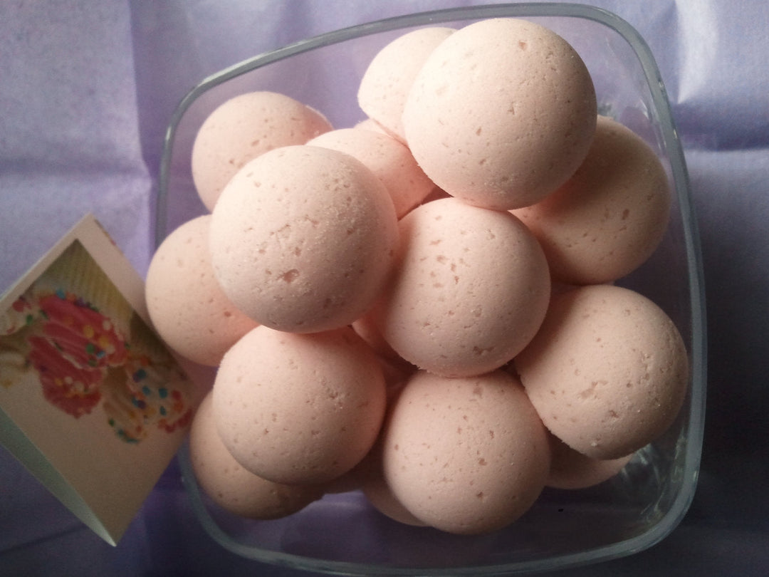 14 Bath Bombs (Buttercream Cupcake) Gift Bag