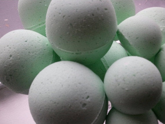 14 Bath Bombs in Issey Miyake (L'Eau D'Issey Pour Homme Type) Fragrance Gift Bag