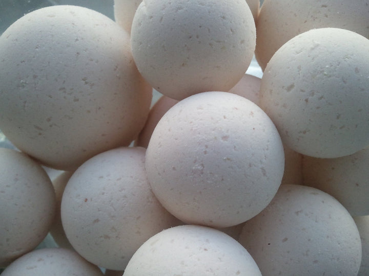 14 Bath Bombs in Vanilla Fragrance Gift Bag