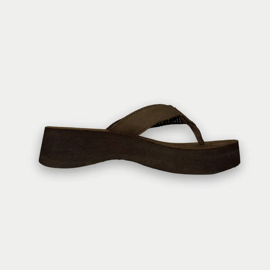 LA Gear Women’s Malibu Flip-Flop Brown Wedge