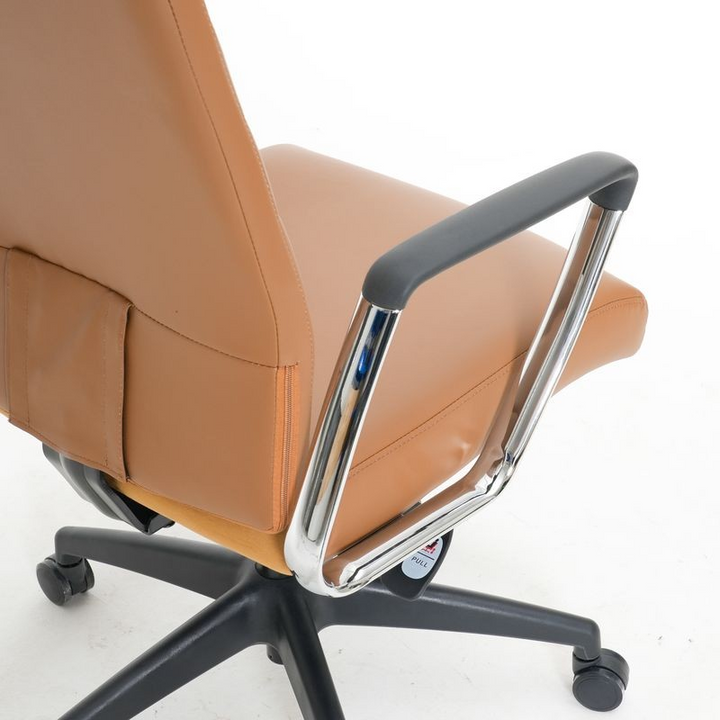 LeisureMod Hilton Modern High-Back Leather Office Chair Light Brown Closeup.