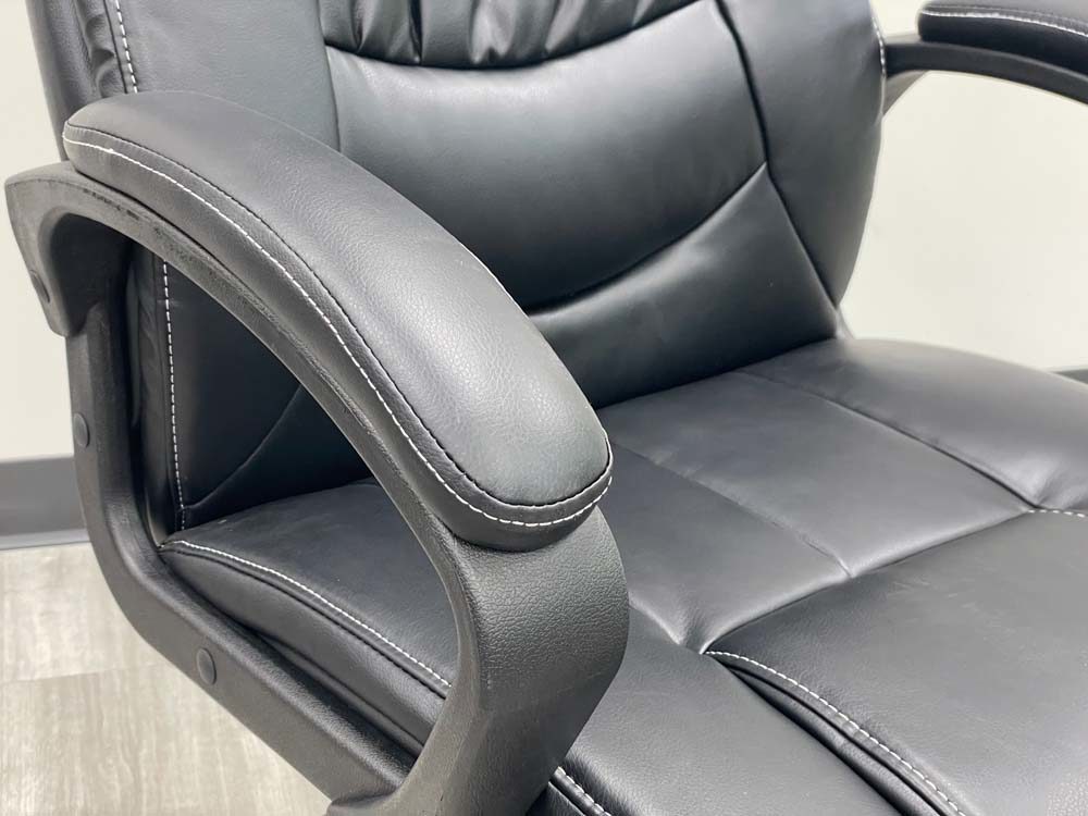 Tufted Black Leather High Back Swivel Chair Zoomed